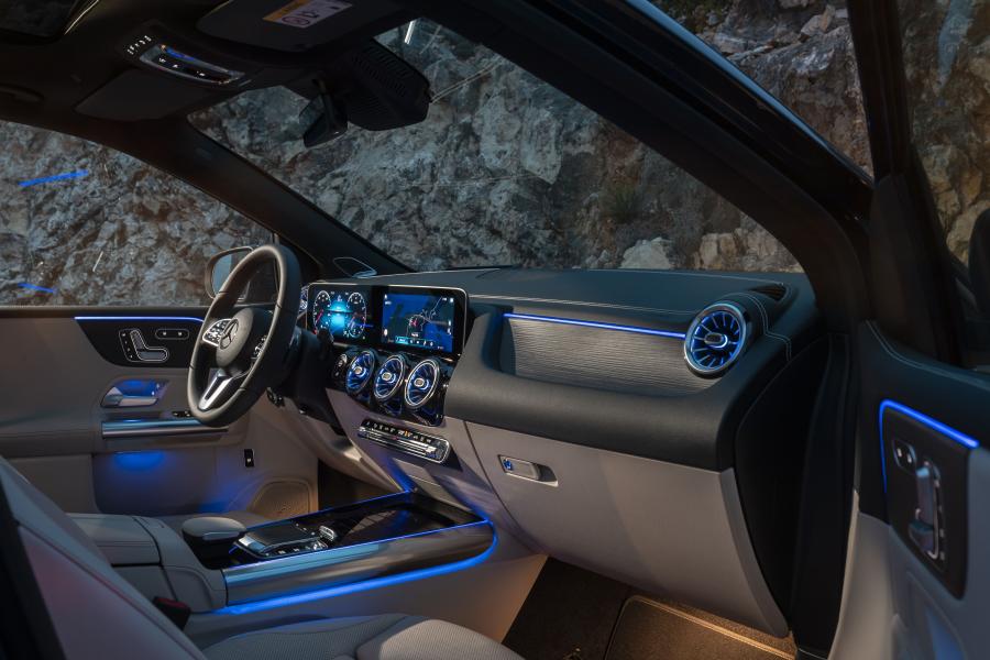 Интерьер Mercedes-Benz B200 Progressive (W247) 2019 года  (WW) (фото 4 из 56)